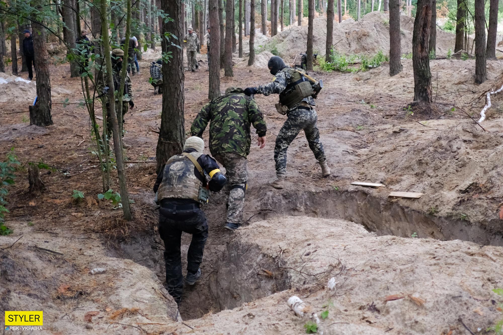 Тут ховалися 15 тисяч окупантів, а зараз тренуються бійці ТрО: сильні фото з навчального табору біля Бучі